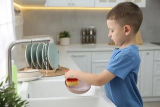 „Dětem nedáváme ani korunu kapesného, na všechno si musí vydělat,“ mladá rodina si systém odměn nemůže vynachválit